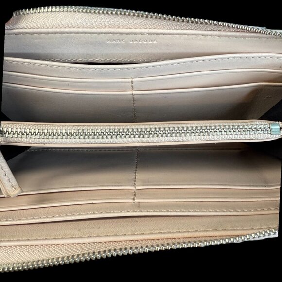 Marc Jacobs Embossed Hearts Patent Leather Continental Wallet - Picture 7 of 11